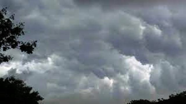 बंगाल की खाड़ी से आ रही नम हवाओं से उप्र में बारिश की संभावना