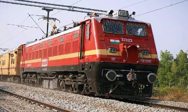 गोंडा गोरखपुर रेलखंड पर ट्रेनों का आवागमन शुरू