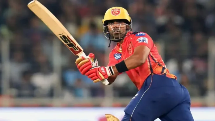 पंजाब किंग्स के खिलाड़ी शशांक सिंह ट्रॉफी की बात करते हुए