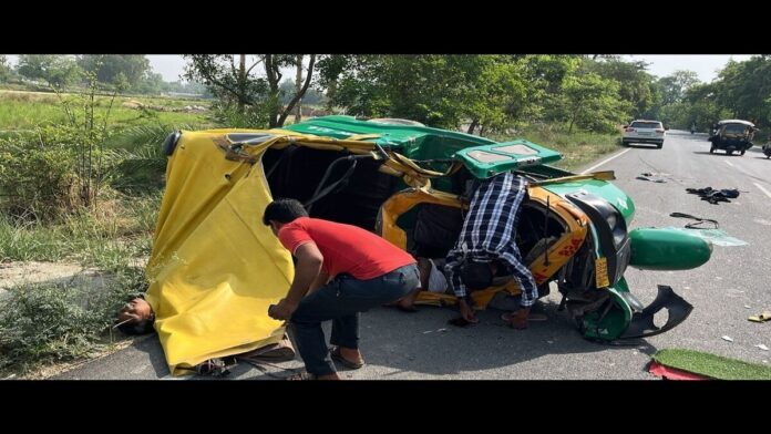 Hardoi Road Accident ऑटो ट्रक हादसा