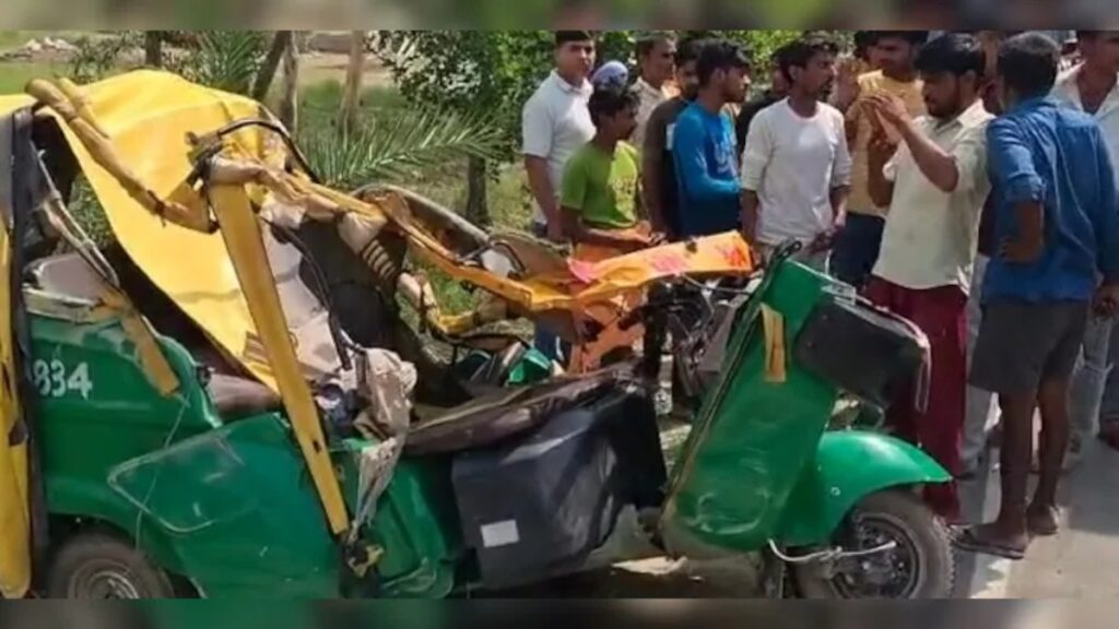 Hardoi Road Accident ऑटो ट्रक हादसा
