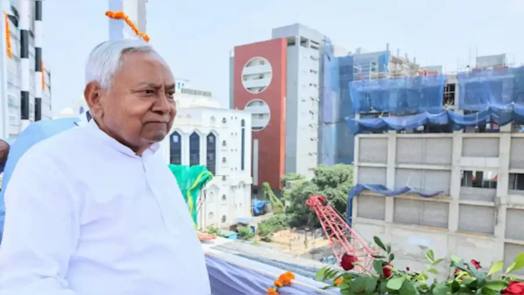 नीतीश का चुनावी मास्टरस्ट्रोकः 94 लाख परिवारों को दी बड़ी राहत 2 नीतीश का चुनावी मास्टरस्ट्रोकः 94 लाख परिवारों को दी बड़ी राहत