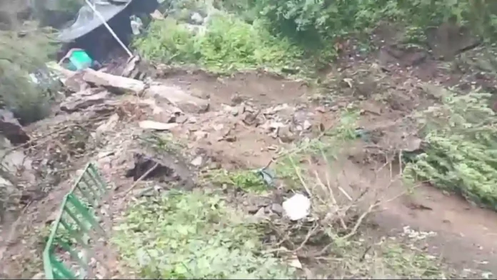 यमुनोत्री हादसा में पहाड़ गिरा और श्रद्धालु मलबे में दबे