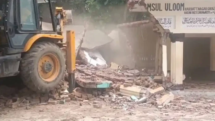 बुलडोजर अभियान में ढहाए गए धार्मिक स्थल