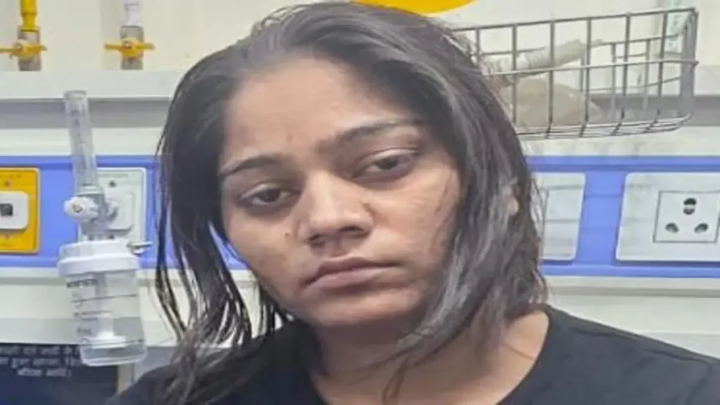 राजा रघुवंशी हत्याकांडः मंदिर दर्शन के बहाने शादी के बाद भी सोनम रही पति से दूर! 1 राजा रघुवंशी हत्याकांड में सोनम रघुवंशी की कोर्ट में पेशी