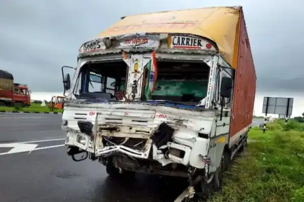 Bulandshahr road accident में 9 श्रद्धालुओं की मौत, 42 घायल