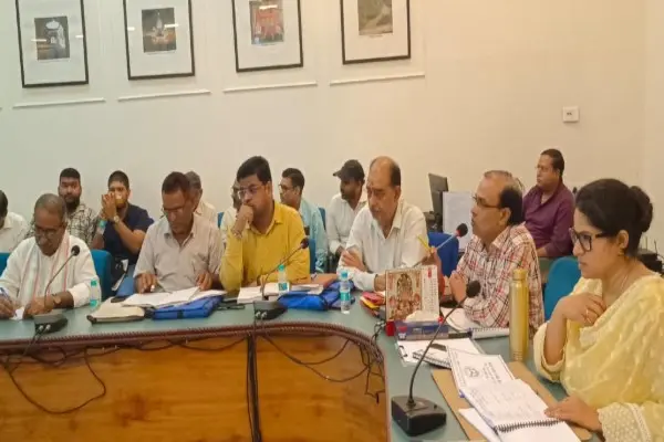 डीएम Priyanka Niranjan की रिपोर्ट पर PCF के जिला प्रबंधक निलंबित