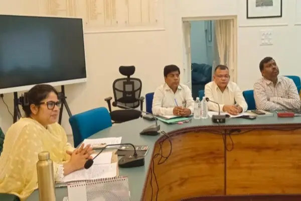 डीएम Priyanka Niranjan की रिपोर्ट पर PCF के जिला प्रबंधक निलंबित