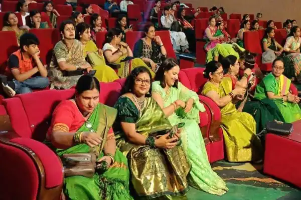 Sawan Festival: स्वाती मिश्रा बनीं 'सावन सुंदरी' 3 Sawan Festival: स्वाती मिश्रा बनीं 'सावन सुंदरी'