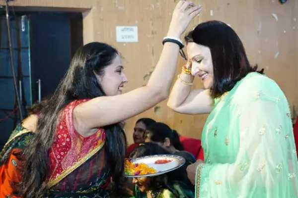 Sawan Festival: स्वाती मिश्रा बनीं 'सावन सुंदरी' 4 Sawan Festival: स्वाती मिश्रा बनीं 'सावन सुंदरी'