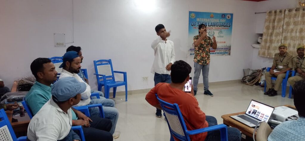 अंतर्राष्ट्रीय सांकेतिक भाषा दिवस पर पुलिसकर्मियों को विशेष प्रशिक्षण