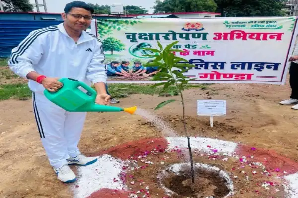 Tree Plantation से हरित उत्तर प्रदेश का संदेश, DIG और SP ने किया पौधरोपण 1 Tree Plantation से हरित उत्तर प्रदेश का संदेश, DIG और SP ने किया पौधरोपण